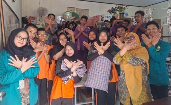 pelatihan vokasi menjahit siswa tunarungu di SKH YKDW 02 Kota Tangerang