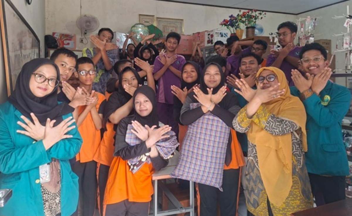 pelatihan vokasi menjahit siswa tunarungu di SKH YKDW 02 Kota Tangerang